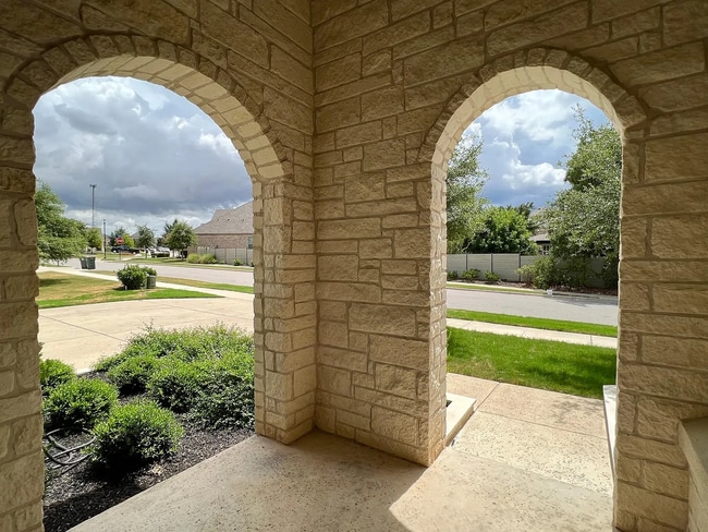 Building Photo - 205 Barefoot Park Ln