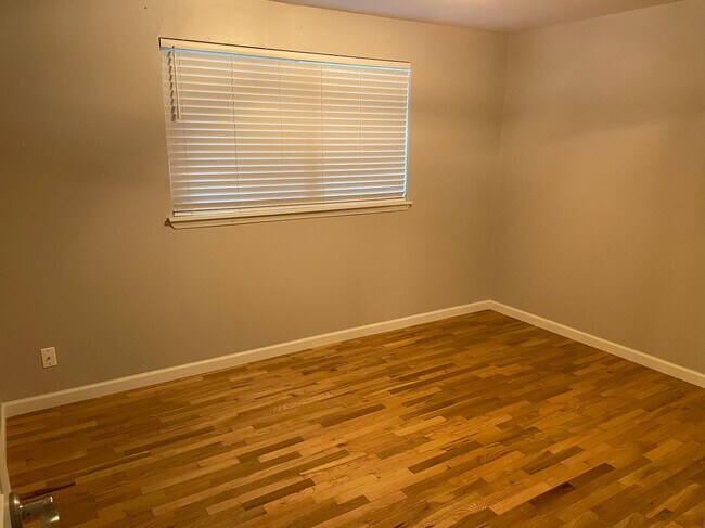 Building Photo - Nice 3-bed, 2-bath single famliy house in ...