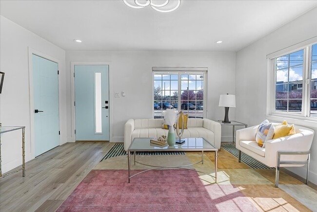 Photo - 1971 H St House