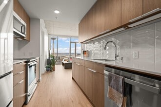 Building Photo - Skyglass