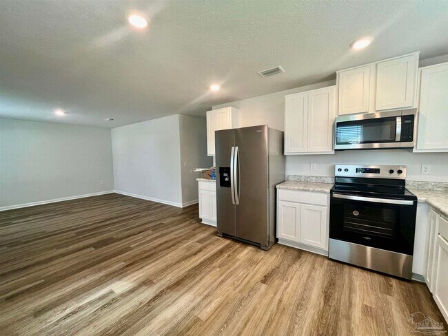 Building Photo - 6219 June Bug Dr