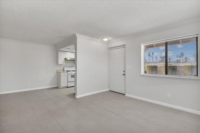 Foto del edificio - Spacious 2-Bedroom Townhome in Hesperia, CA!