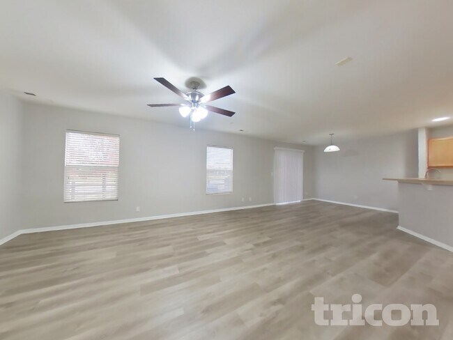 Foto del edificio - 6275 Wescroft Ave