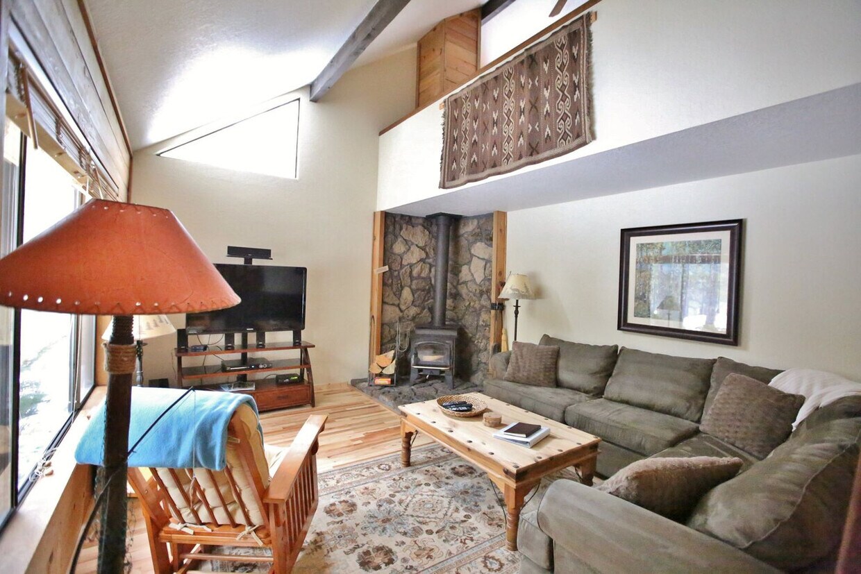 Foto principal - 8 Leisure Ln