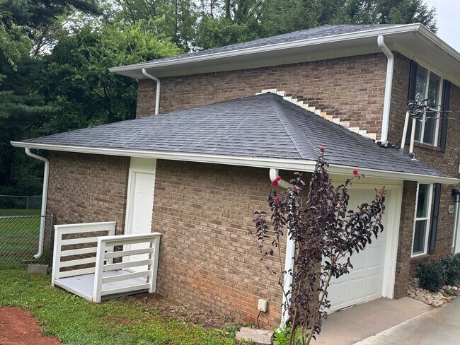Foto del edificio - 1022 Parrish Rd