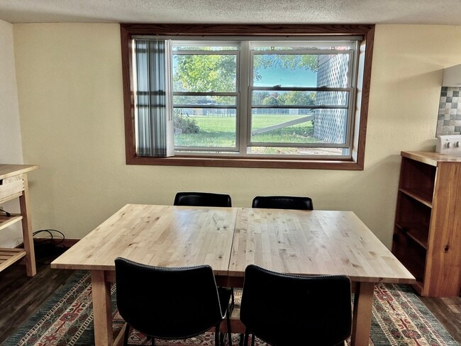 Foto del edificio - 317 N Wasson Ln
