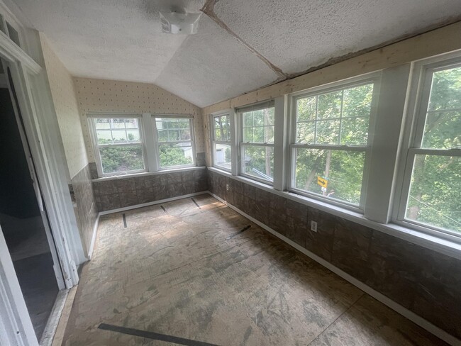 Building Photo - 925 Coleman Ave