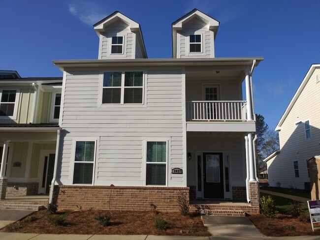 Building Photo - 3027 Stanhope Dr