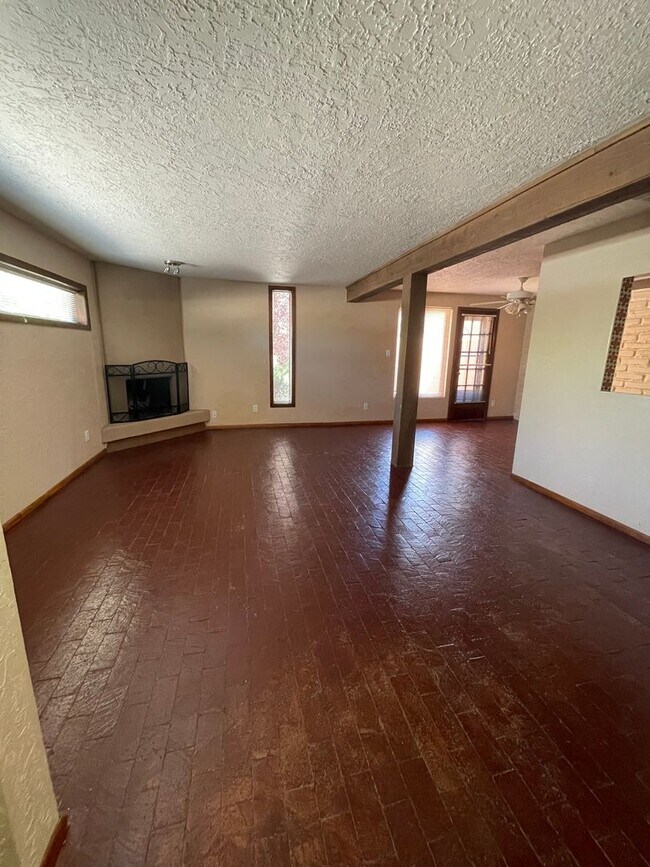 Building Photo - Beautiful 1-Bedroom