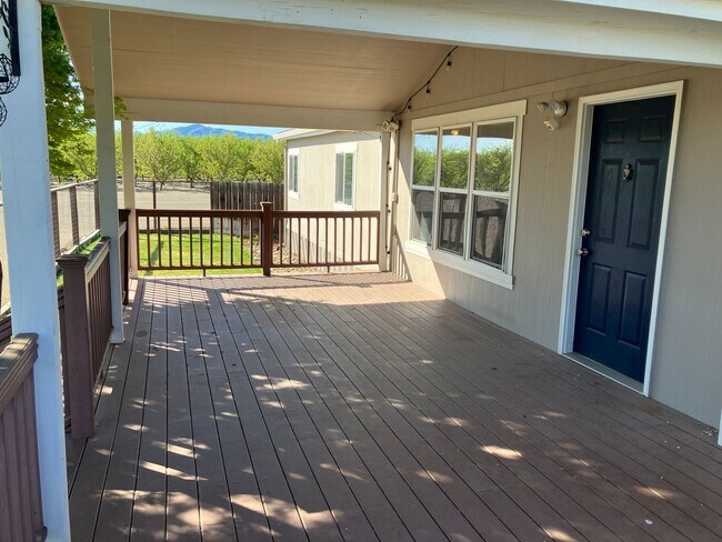 Foto del edificio - 33049 Bird Rd