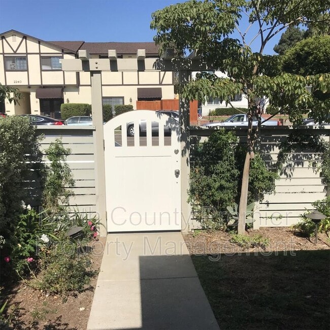 Foto del edificio - 2245 Garnet Ave