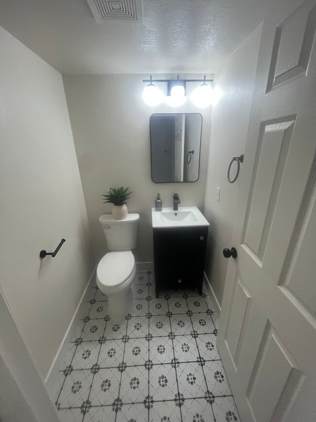 Building Photo - 483 Rinconada Ct