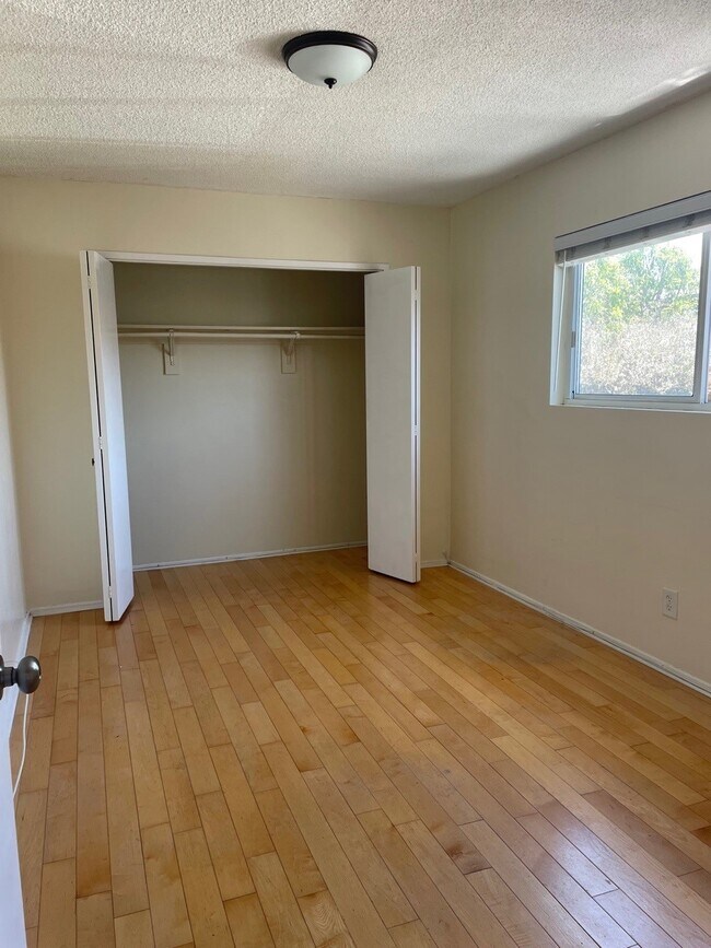 Building Photo - 2021 Marshallfield Ln