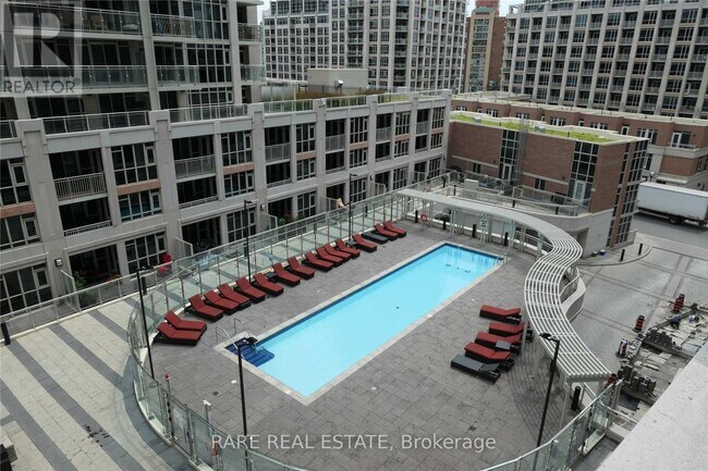 Building Photo - 35 Bastion St