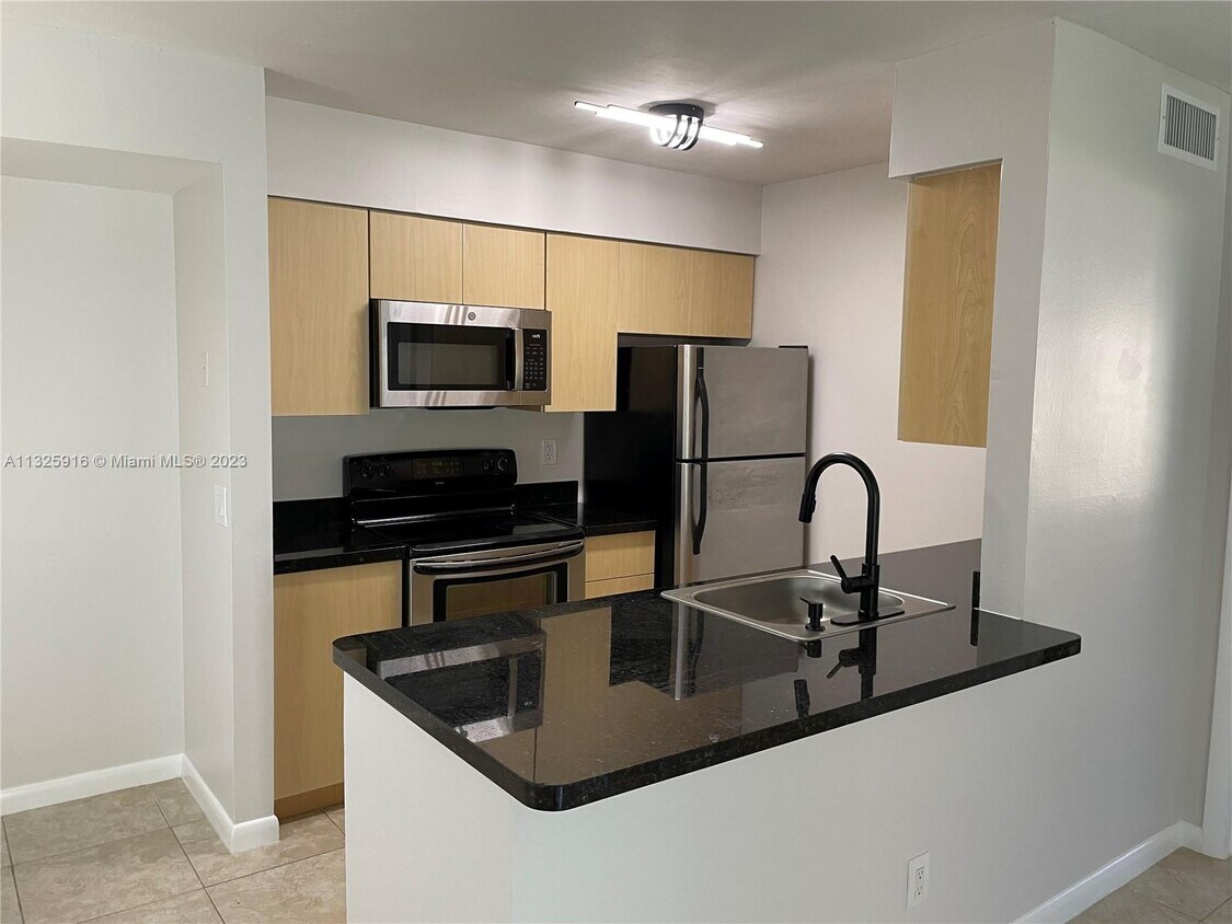 751 NW 104th Ave Unit 103, Pembroke Pines, FL 33026 Condo for Rent in