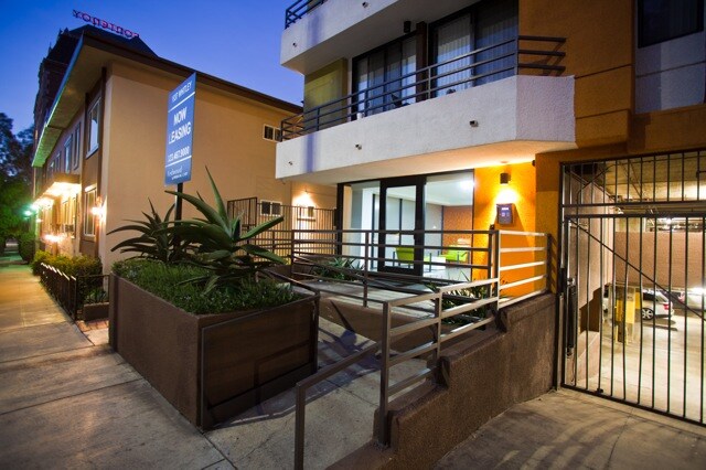 Foto principal - 1837 Whitley Ave