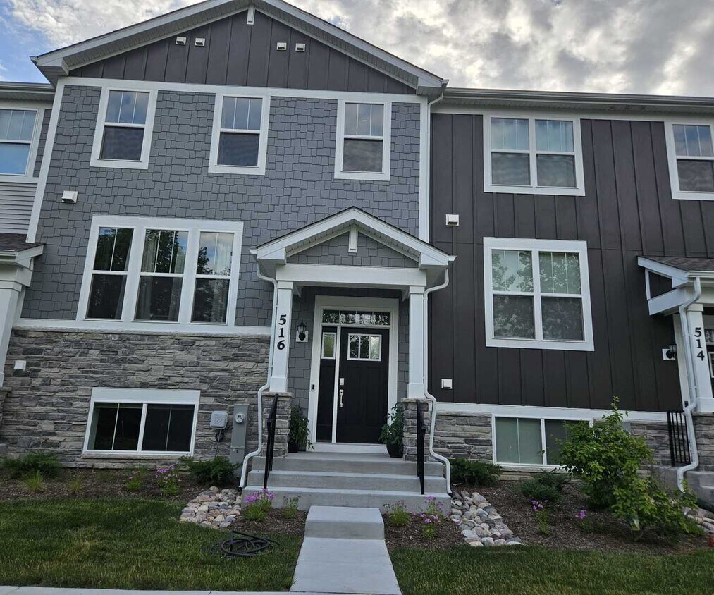 Foto principal - 516 Wolverine Dr