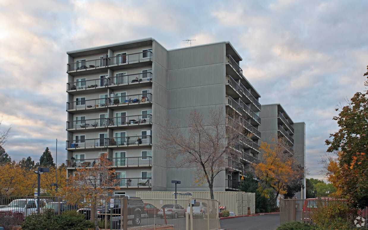 Building Photo - Sierra Manor I