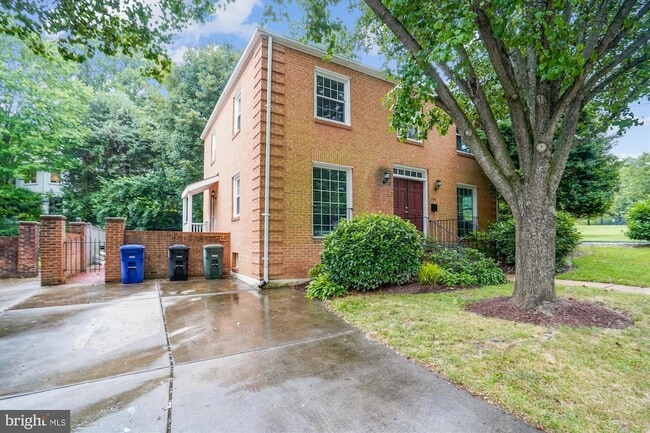 Building Photo - 2248 Military Rd