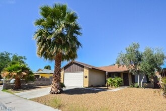 Building Photo - 1108 Meadbrook St