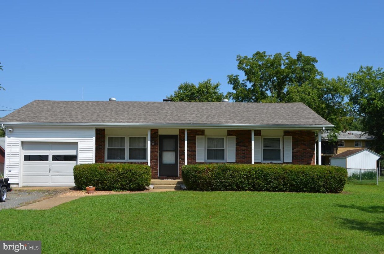 Primary Photo - 21430 Lynn Dr