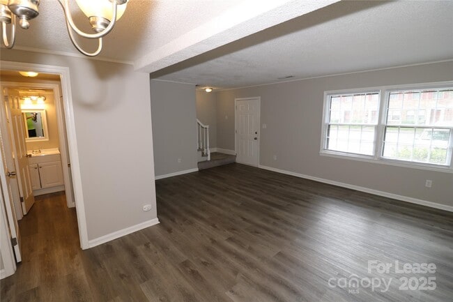 Foto del edificio - 6248 Old Pineville Rd