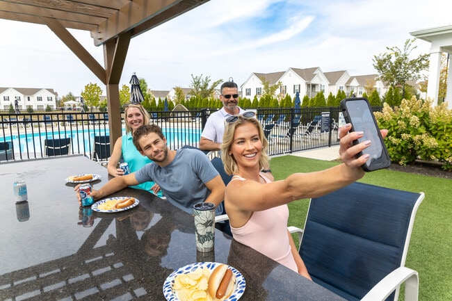 Building Photo - Jerome Grand