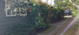 Building Photo - 2427 Forest View Dr
