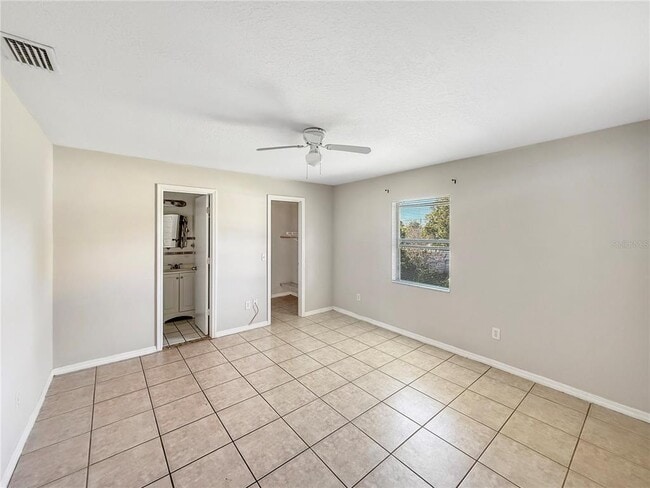 Foto del edificio - 518 Providence Blvd