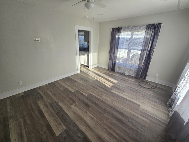 Building Photo - 307 S Avenue D