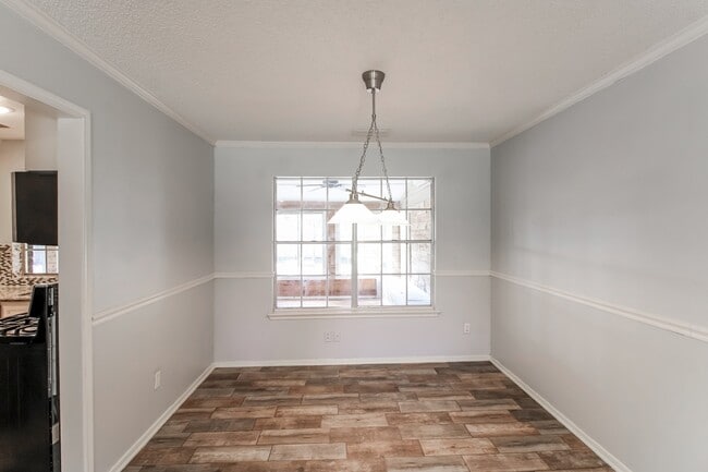 Building Photo - 918 Long Prairie Dr