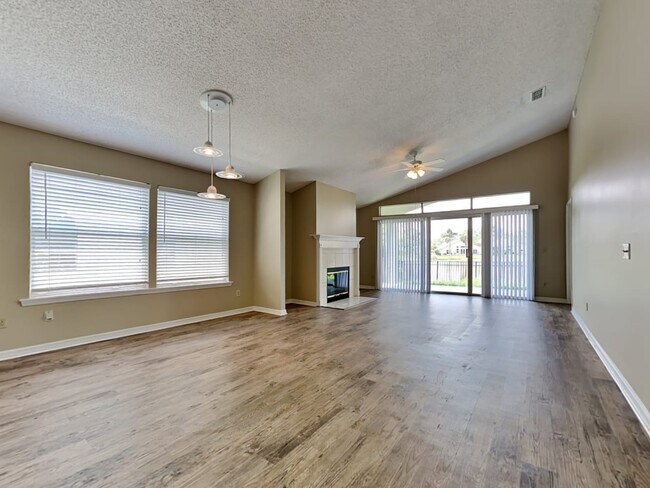 Building Photo - 212 Crosstern Ct