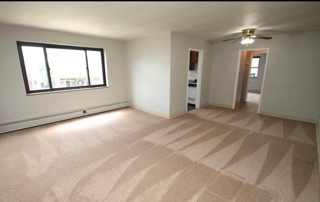 Building Photo - 2976 Voelkel Ave