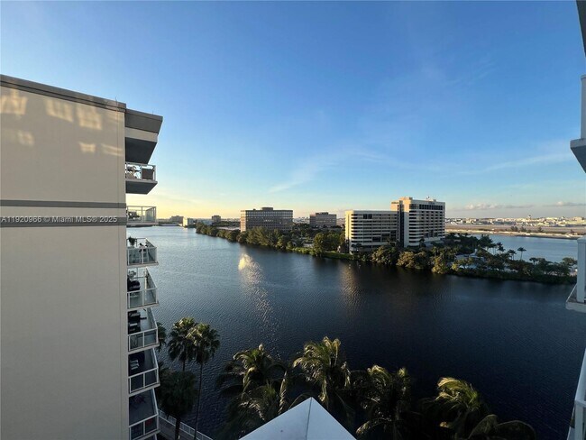 Foto del edificio - 5085 NW 7th St