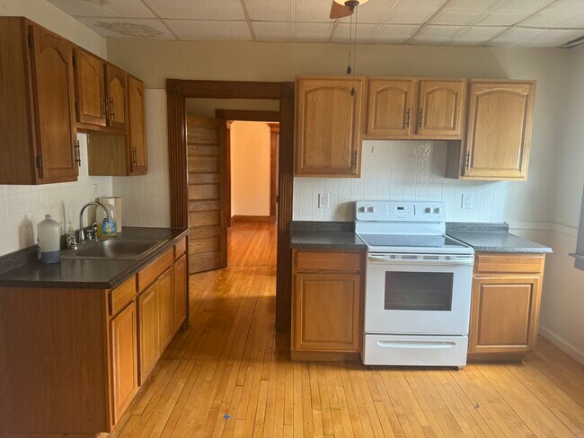 Building Photo - 29 Roxbury St