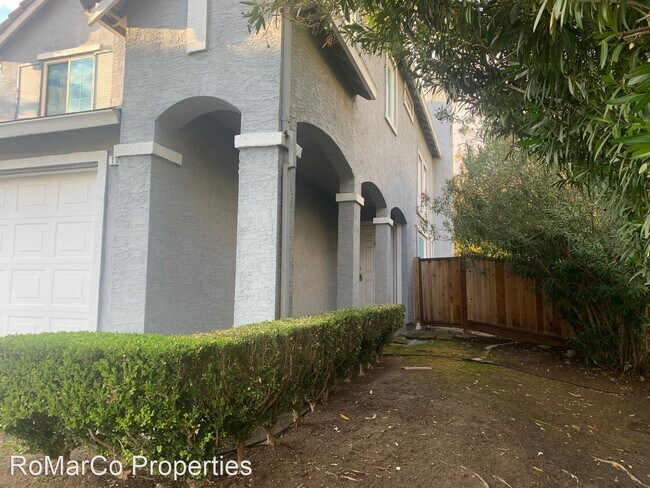Building Photo - 3 br, 2.5 bath House - 1037 Twinbridge Court