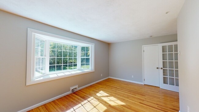Building Photo - 240 Belknap Rd