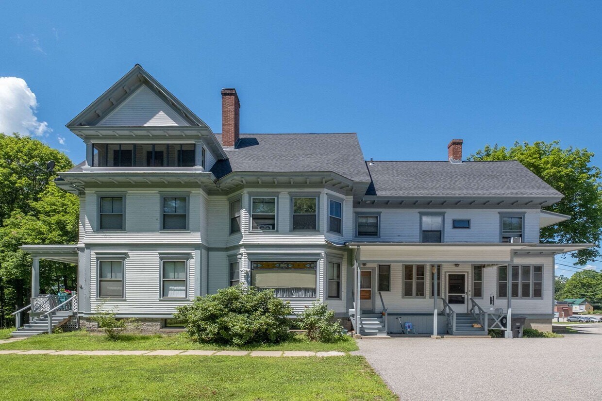 2 Aiken Ave Unit Apt. 3, Franklin, NH 03235 Room for Rent in Franklin