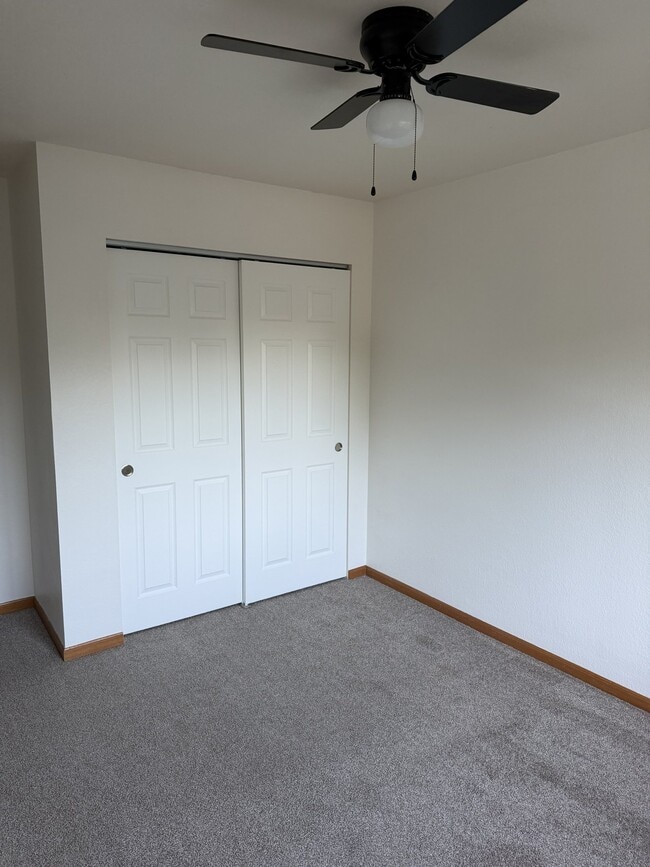 Building Photo - 1637 Westbridge Dr