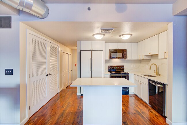 Foto del edificio - 1441 Central St