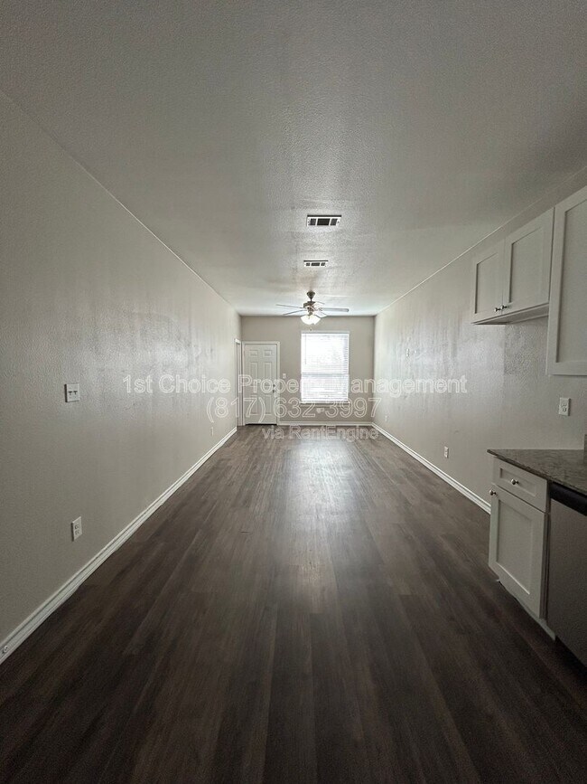 Foto del edificio - 7929 Doreen Ave