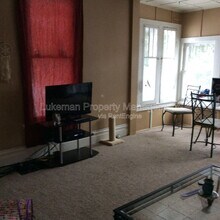 Building Photo - 720 Village St