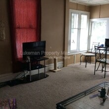 Building Photo - 720 Village St