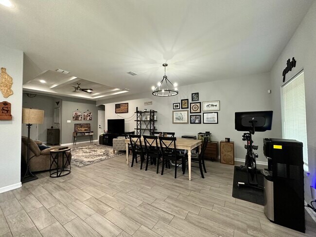 Building Photo - 1763 The Park Dr