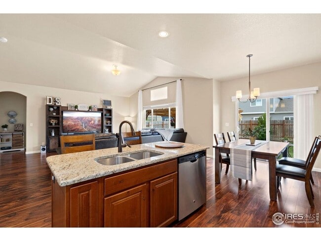 Building Photo - Renovated Milliken Home!