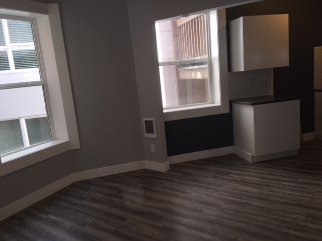 Building Photo - 3016 1st Ave