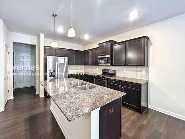 Building Photo - 3 Bed/2.5 Bath Home with Garage / Pet-Friendly / Coming Soon!