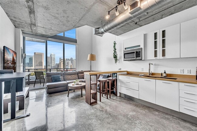 Foto del edificio - 690 SW 1st Ct