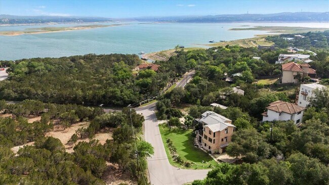 Foto del edificio - 13801 Lakeview Dr