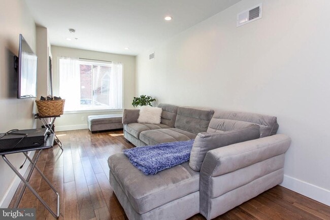 Photo - 2009 Oakford St Apartment